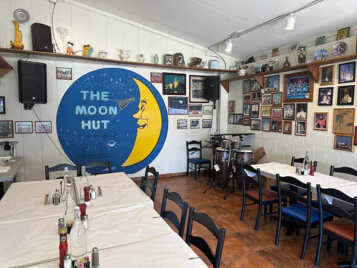 Moon Hut cafe